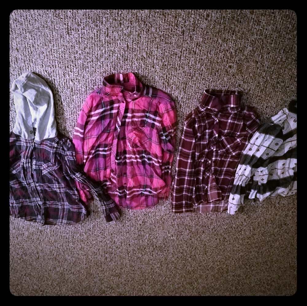 Size small flannel shirts EUC
